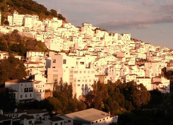 Casas en pleno casco urbano de Casares. :: L.P.