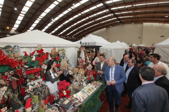 El bazar solidario de Navidad es una de las grandes fuentes de ingreso de Cáritas Marbella. 