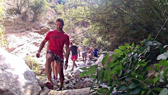 David Bisbal, de senderismo por la alpujarra almeriense. 