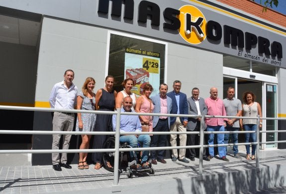 La cadena malagueña Maskom inaugura su primer supermercado en la Axarquía