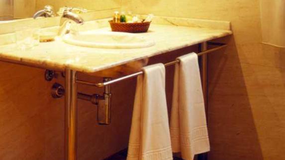 Cinco cosas que un hotel no puede cobrarte como 'extra'