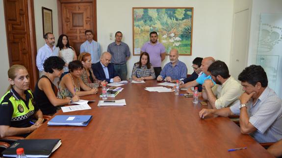 El equipo de gobierno cuatripartito y los sindicatos firmaron el nuevo convenio el pasado junio.