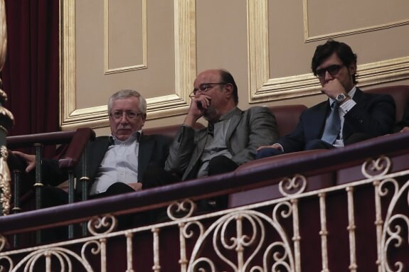 Ignacio Fernández Toxo, secretario general de CC OO, siguió ayer desde la tribuna del Congreso el debate. :: óscar chamorro