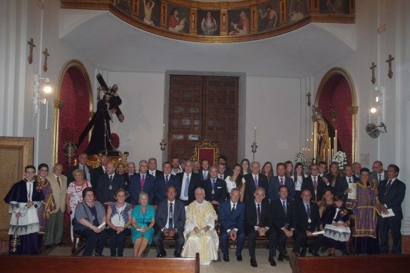 Foto de familia de la directiva en San Julián. :: e. nieto