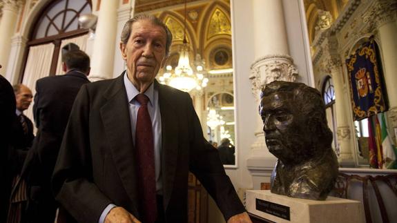 Manuel Alcántara será este lunes la figura central. 