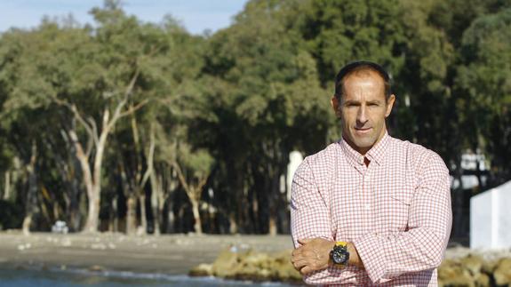 Alfonso Artacho, en la playa de Pedregalejo.