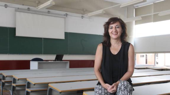 Lidia Fuentes, en un aula de la Escuela de Informática.