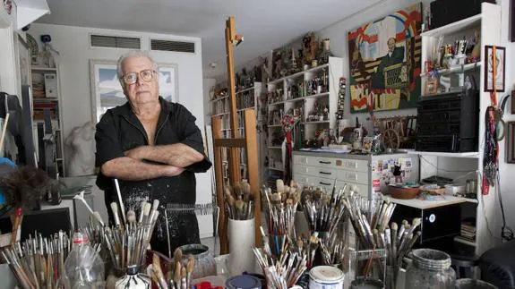 Eugenio Chicano, en su estudio situado en el barrio de la Victoria.
