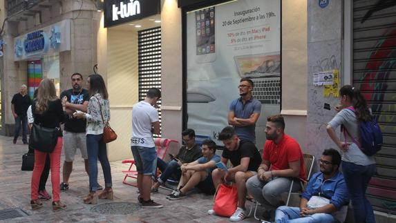 Varias personas, ayer a las puertas de K-tuin. 