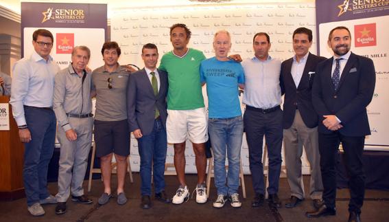 Puenlinckx, Santana, Grosjean, Bernal, Noah, McEnroe, Costa, Manuz y Fernández, ayer en la presentación del torneo. 