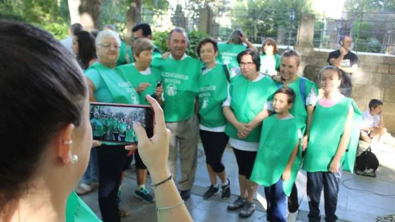 Casi 300 personas en la V Marcha por el Alzheimer en Ronda