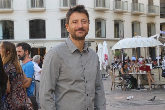 El escritor Santi Fernández Patón presenta su último libro, 'Península'. :: paula hérvele