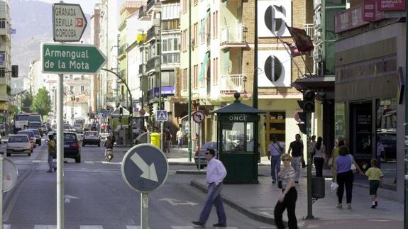 Herida una mujer tras ser atropellada por un autobús de la EMT en la calle Armengual de la Mota