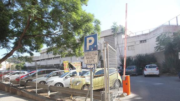 Los estudiantes de Económicas tendrán aparcamiento exclusivo controlado con su tarjeta UMA