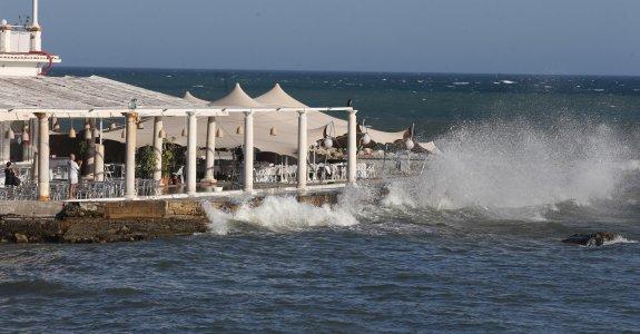 El temporal se notó especialmente en las zonas cercanas al mar. :: salvador salas