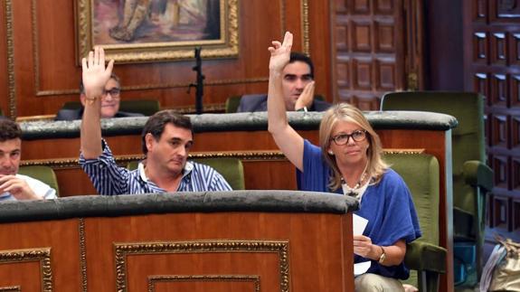 Ángeles Muñoz, en el pleno municipal de ayer. 