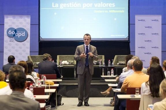 Más de un centenar de personas asistieron a la jornada celebrada ayer en Málaga. :: Daniel Pérez
