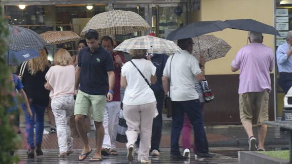 Será un domingo de paraguas en Málaga según la previsión de Aemet.