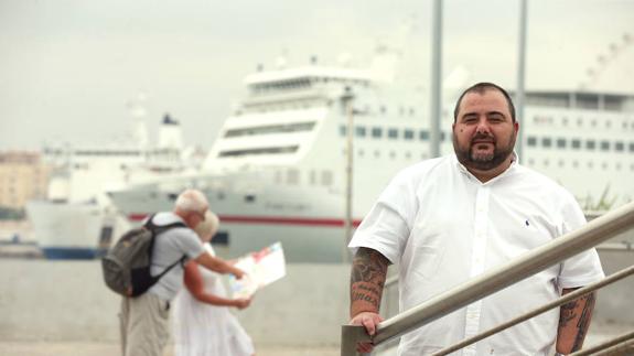 Tato García, en el puerto de Málaga, comparte su nueva aventura en la naviera de lujo americana Celebrity
