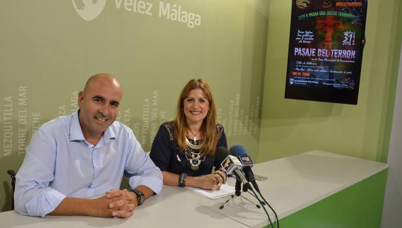La concejala de Juventud, María Santana, y el concejal de Ferias y Fiestas, Sergio Hijano, en la presentación de las actividades. 