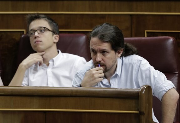 Errejón e Iglesias, en la investidura de Mariano Rajoy. :: E. Naranjo / efe
