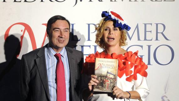 Pedro J. Ramírez y Agatha Ruiz de la Prada, en una imagen de archivo