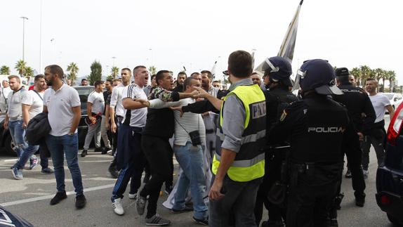 Los familiares han protestado a las puertas de los juzgados de Algeciras