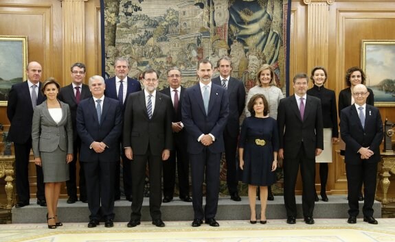 Rajoy ordena a sus ministros «pactar  y dialogar mucho» con la oposición