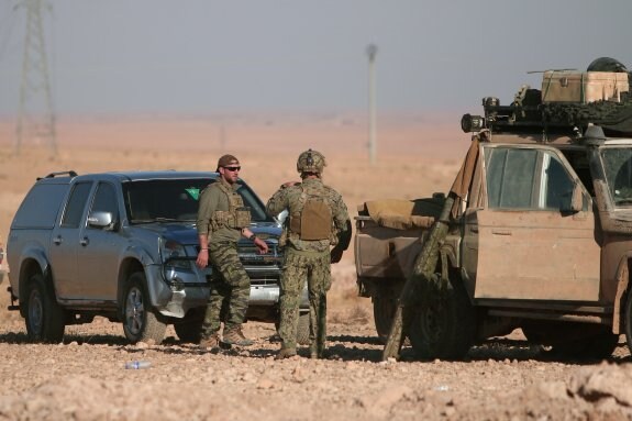Soldados americanos, en las proximidades de Raqqa. :: reuters 