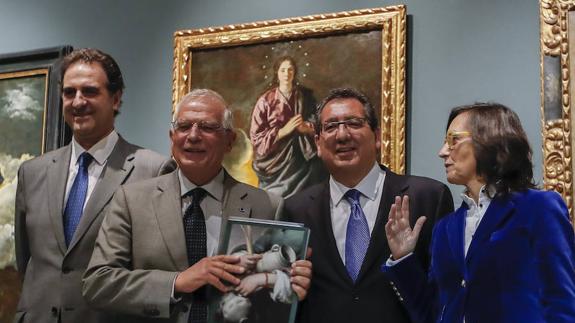 Gabriele Finaldi, Josep Borrell, Antonio Pulido, y la consejera andaluza de Cultura, Rosa Aguilar.