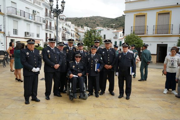 TORROX RINDE HOMENAJE A SUS POLICÍAS LOCALES MÁS VETERANOS