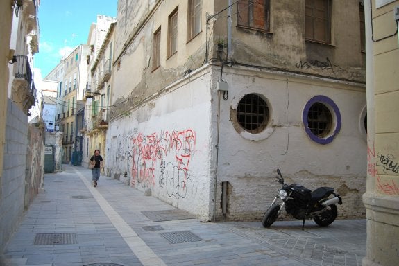 Fachada del edificio de la calle Beatas que será reformado. :: sur