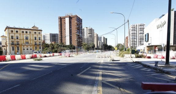 El tramo del metro frente a El Corte Inglés volverá a reactivarse en marzo. :: fernando gonzález