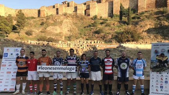 La foto de capitanes es un evento habitual en este tipo de partidos internacionales.