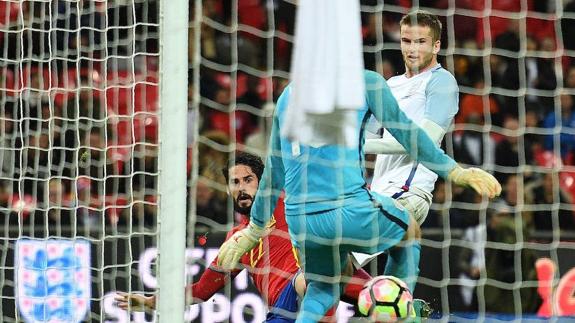 Isco marca el segundo gol de España