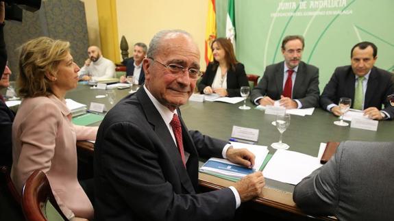 De la Torre, en una reunión anterior con el consejero Felipe López y Ruiz Espejo.