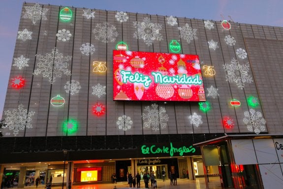 Luces y estrellas para animar las compras navideñas en El Corte Inglés