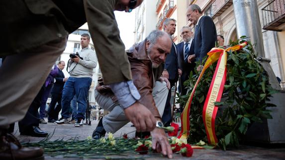 Ofrenda floral en la Plaza de la Constitución