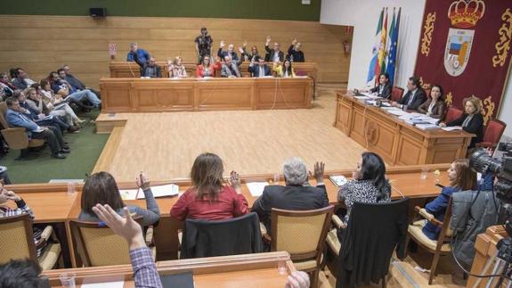 El pleno aprobó de forma provisional el PGOU, ahora pendiente de la resolución de la Junta, en febrero. 