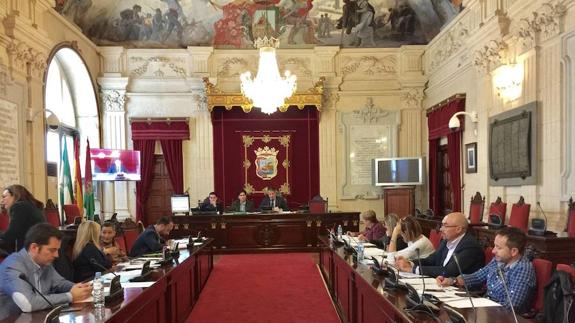 La comisión de Economía, ayer en el salón de plenos.