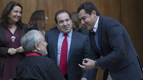 El líder del PP andaluz, Juanma Moreno, ayer en el Parlamento. 