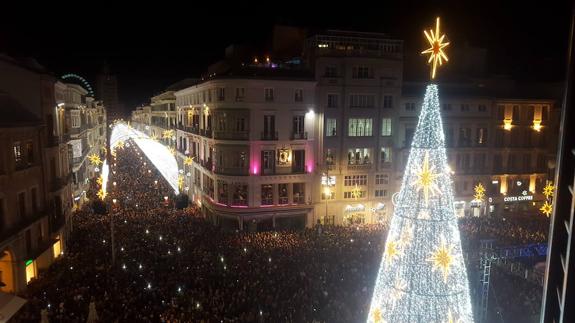 La iluminación se encenderá todos los días a las 18.30 horas.