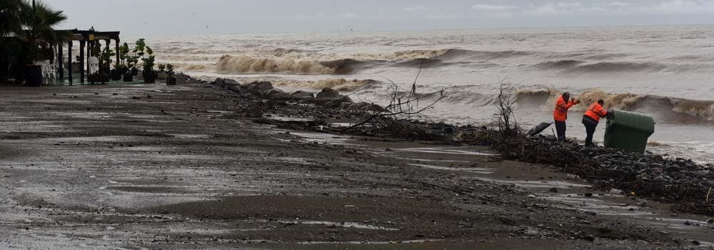 Vista aérea tomada por un helicóptero de la zona inundada por el desbordamiento del río Guadalhorce en la zona de la Estación de Cártama. 