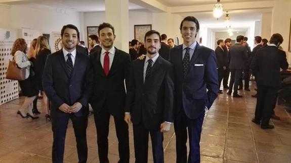 Los cuatro estudiantes malagueños, durante la celebración del campeonato en Córdoba.