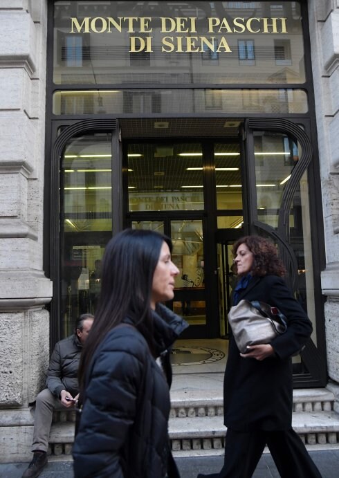 Sucursal del banco italiano Monte dei Paschi en Roma. :: afp