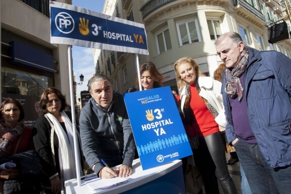 Bendodo, Del Cid, España y Marmolejo, ayer en calle Larios. :: a. c.