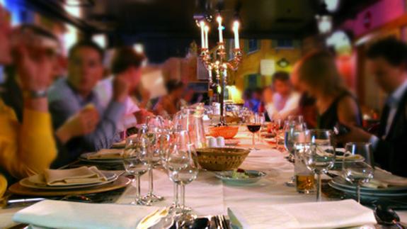 Cómo sobrevivir a la cena de empresa sin arrepentirte al día siguiente