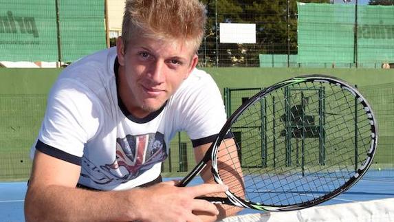 Alejandro Davidovich, en la pista del Tennis & Sports Club Don Carlos, de Marbella.