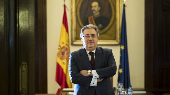 Juan Ignacio Zoido posa en la sala de reuniones del Ministerio del Interior. 