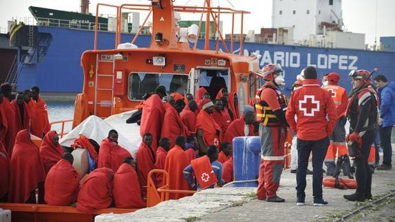 Imagen de archivo de la llegada de los inmigrantes al Puerto de Málaga el pasado 3 de enero.